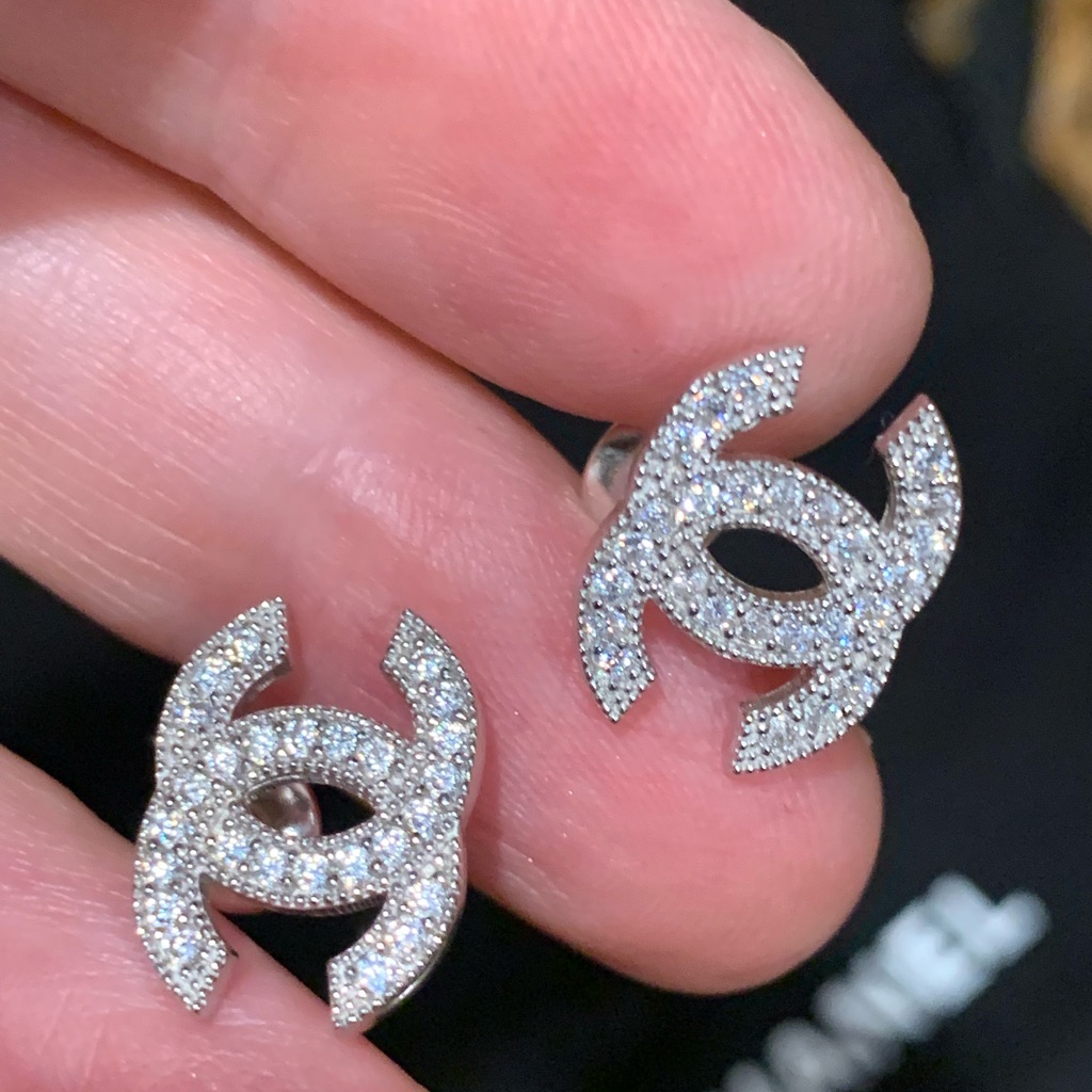 Rare Absolutely Stunning Crystal Cc Earrings Brand New Rare And Collectible
